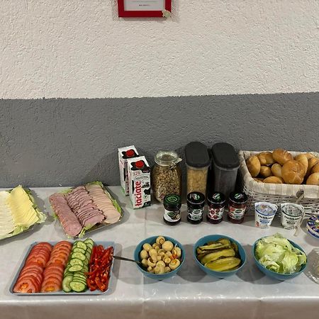Flyfly Hostel , Darmowy Parking , Rezerwuj Przez Urzadzenia Mobilne -10 Procent Wrocław Kültér fotó