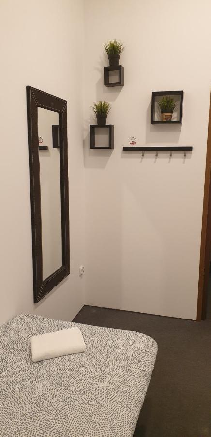 Flyfly Hostel , Darmowy Parking , Rezerwuj Przez Urzadzenia Mobilne -10 Procent Wrocław Kültér fotó