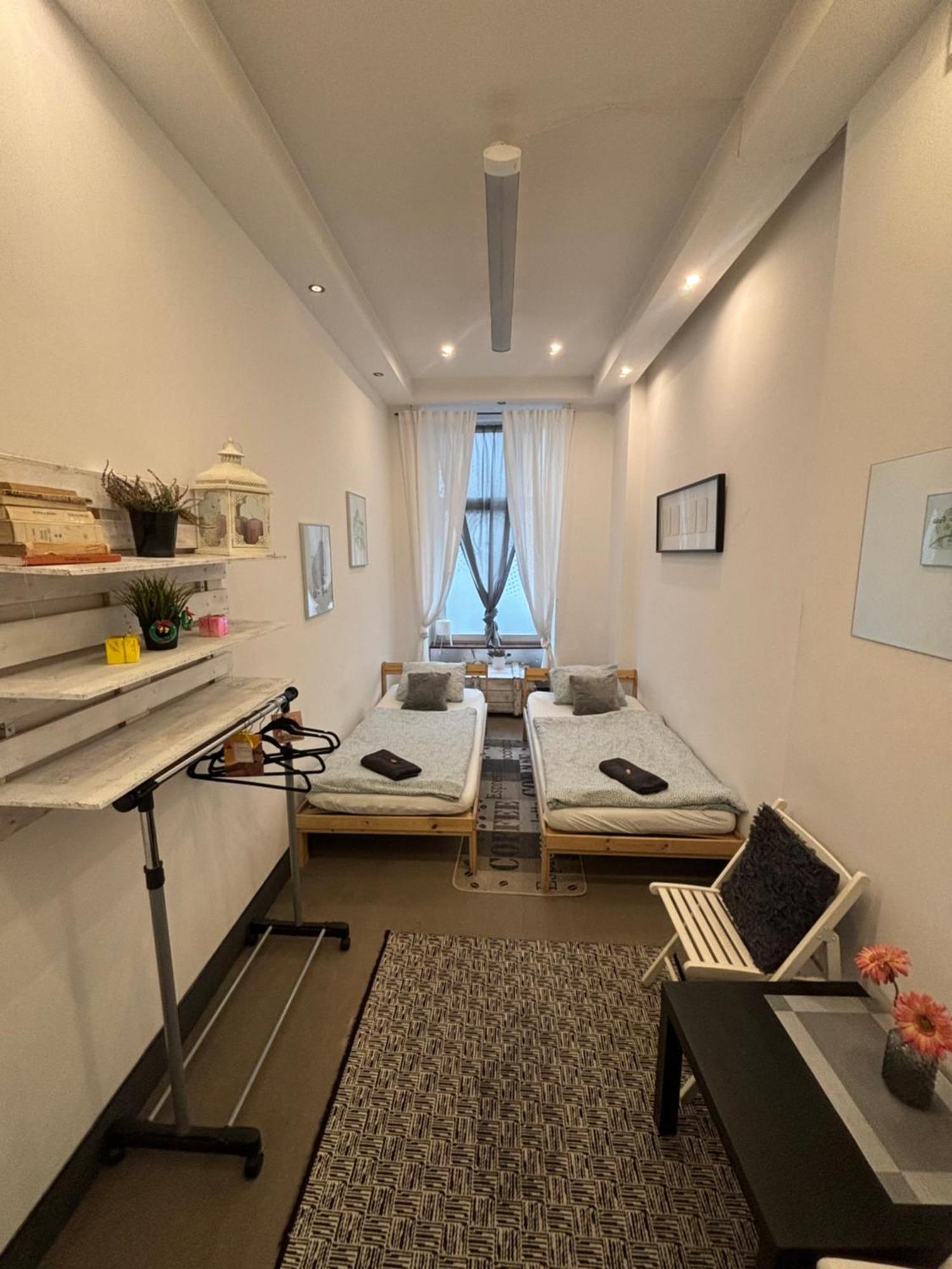 Flyfly Hostel , Darmowy Parking , Rezerwuj Przez Urzadzenia Mobilne -10 Procent Wrocław Kültér fotó