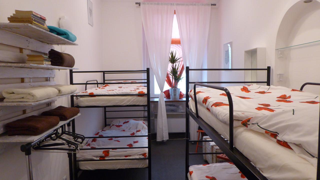 Flyfly Hostel , Darmowy Parking , Rezerwuj Przez Urzadzenia Mobilne -10 Procent Wrocław Kültér fotó