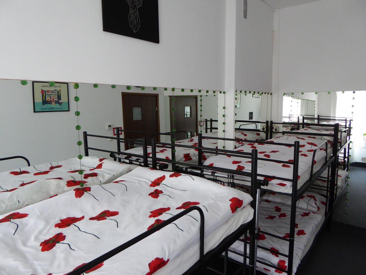 Flyfly Hostel , Darmowy Parking , Rezerwuj Przez Urzadzenia Mobilne -10 Procent Wrocław Kültér fotó