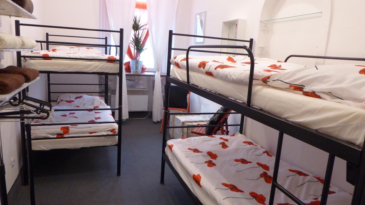 Flyfly Hostel , Darmowy Parking , Rezerwuj Przez Urzadzenia Mobilne -10 Procent Wrocław Kültér fotó